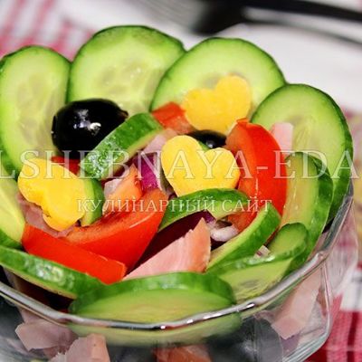 Салат из свежих овощей с ветчиной