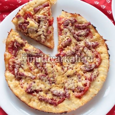 Пицца в мультиварке с колбасой, помидорами и сыром из дрожжевого теста