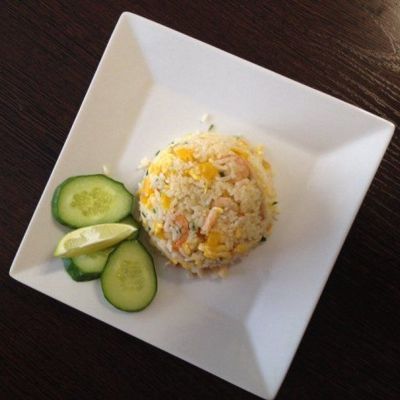 Рис с морепродуктами по-тайски.
