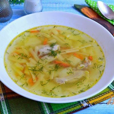 Легкий куриный суп с лапшой