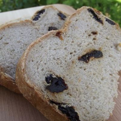 Ржаной хлеб в хлебопечке с черносливом