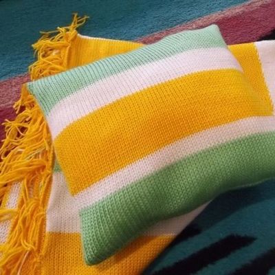 Подушка на вязальной машинке