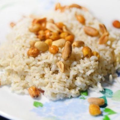 Коричневый рис с орехами