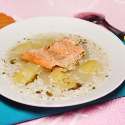 Рыбный суп со сметаной и сыром