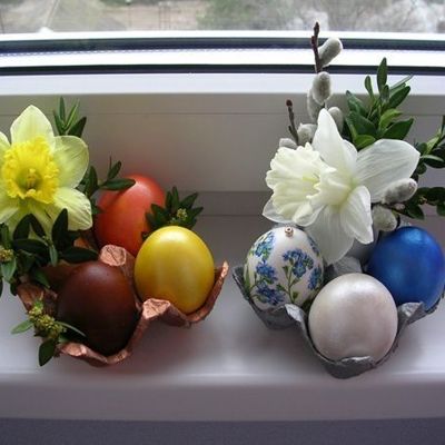 Пасхальные композиции из яиц и цветов
