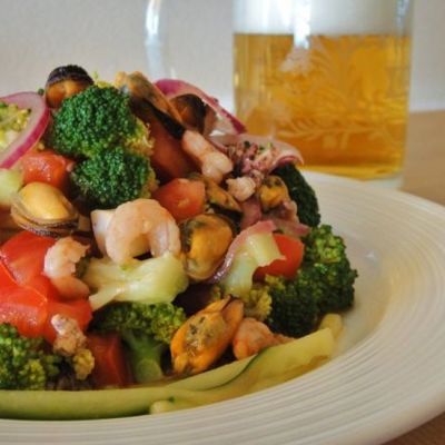 Овощной салат с морепродуктами Ривьера