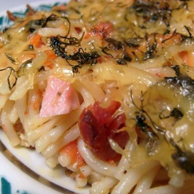 Запеканка с омлетом, спагетти и овощами
