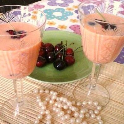 Молочный десерт с абрикосами