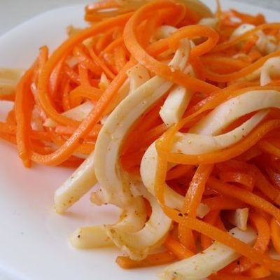 Салат из моркови и кальмаров