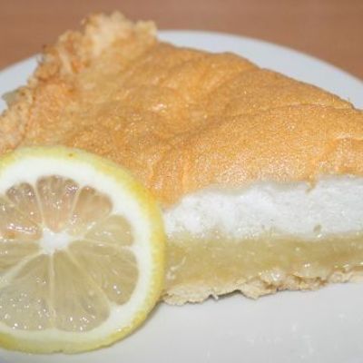 Нежный пирог с мягким безе и лимонным муссом