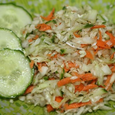 Легкий витаминный салатик с капустой