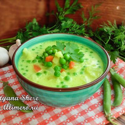 Сырный суп с зелёным горошком и цветной капустой