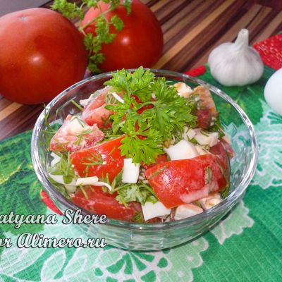 Салат из помидоров с сулугуни