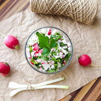 Необычный салат с творогом, зеленью и редисом за 10 минут