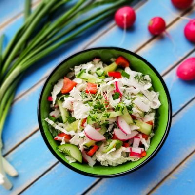 Вкуснейший весенний салат из свежих овощей с обалденной заправкой