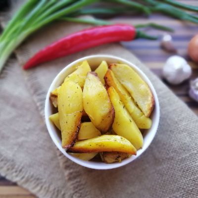 Картофель с хрустящей корочкой и ароматными специями самый вкусный и простой рецепт