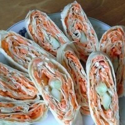 Рулет с корейской морковью.