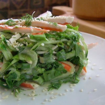 Полезный салат с брынзой и зеленью