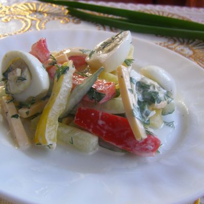 Салат с перепелиными яйцами и огурцами