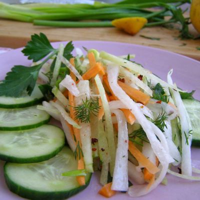 Весенний салат Фитнес из зелёной редьки с морковью за 10 минут