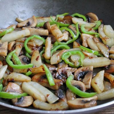 Вкусная и сытная жареная картошка с грибами на сковороде - оторваться невозможно