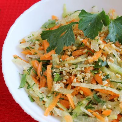Легкий весенний салатик из зеленой редьки - быстрый, простой, вкусный