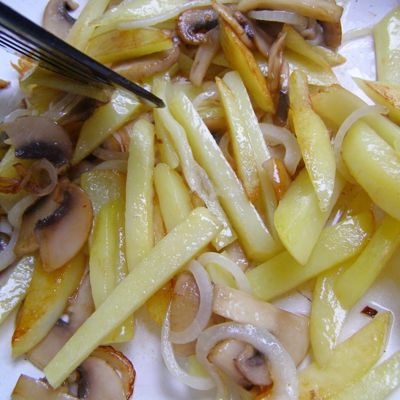 Как вкусно и быстро поджарить картошку с грибами - секреты и советы