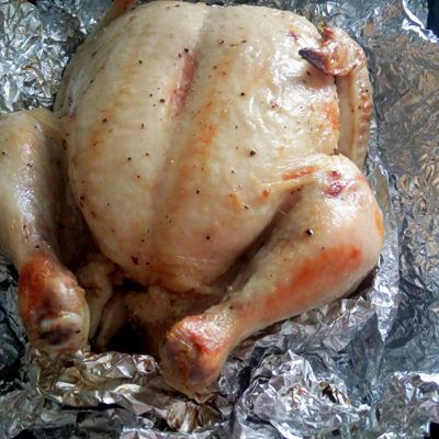Курица, целиком запеченная в духовке нежная и сочная