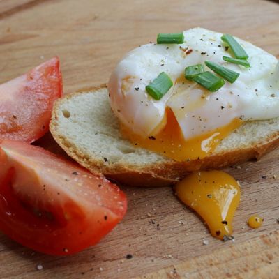 Вкусный завтрак всего из двух компонентов тост с яйцом пашот