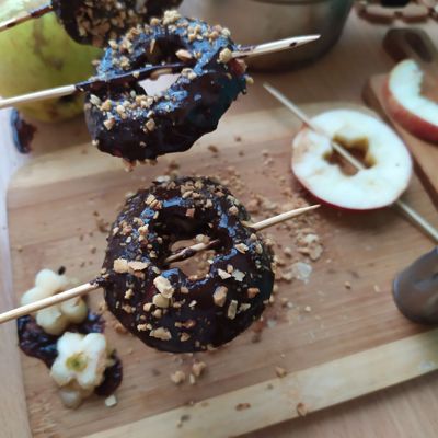 Яблочки на шпажках в шоколаде: простой, но вкуснющий десерт за 10 минут