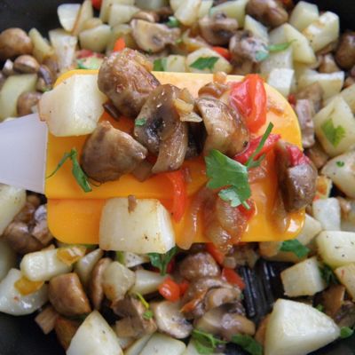 Ароматная картошка с грибами яркое постное блюдо, простое и быстрое в приготовлении