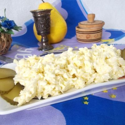 Салат из плавленого сыра с чесноком самая популярная закуска