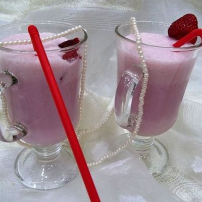 Любимый молочный коктейль из детства - отличный рецепт с добавлением клубники