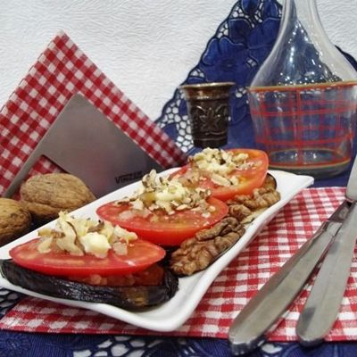 Закуска из баклажанов с помидорами и орехами - очень интересный рецепт