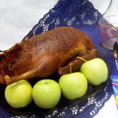 Праздничная запеченная утка в соево-чесночном соусе на Новый год 2022