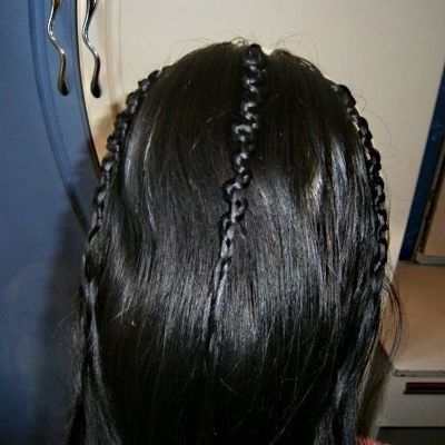 Плетение косичек на средние волосы