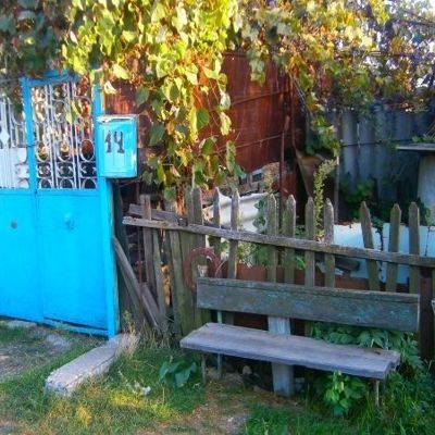 Куда пропали бабушки, сидящие на лавочках?
