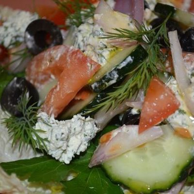 Греческий салат с творогом