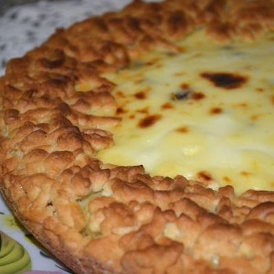 Пирог с творогом, изюмом и лимонной цедрой