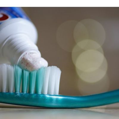 15 нестандартных способов использования зубной пасты