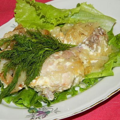 Куриные голени с вкусным картофелем и луком
