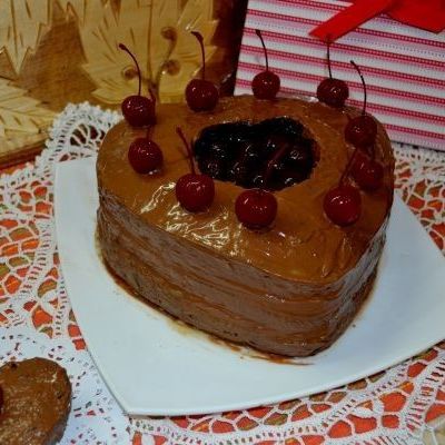 Вишнево-ореховый торт Влюбленное сердце