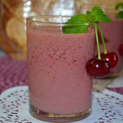 Молочный коктейль с вишнево-шоколадным вкусом