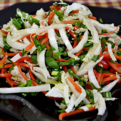 Овощной салат с черемшой и корейской морковкой