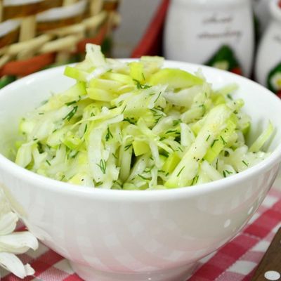 Салат из кабачков и капусты