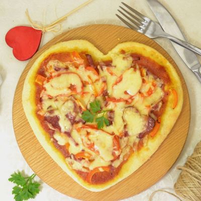 Быстрая пицца в форме сердца ко Дню Святого Валентина