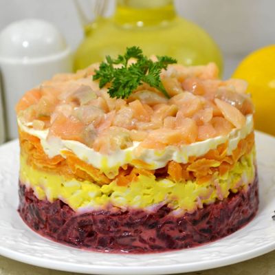 Праздничный салат с лососем Шуба по-королевски