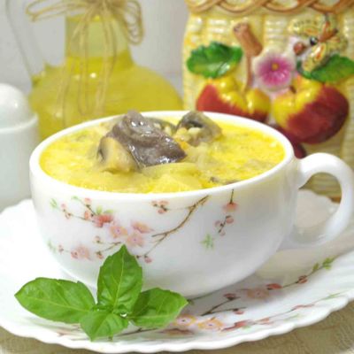 Удивительно вкусный сырный суп с грибами и куриными сердечками