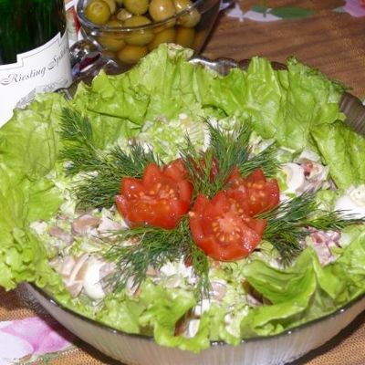 Салат с перепелиными яйцами и шампиньонами