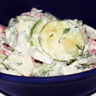 Салат из печеных кабачков с йогуртовой заправкой